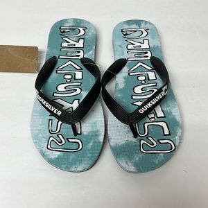 QUICKSILVER boys strap flip-flops. Color blue. Size 5.